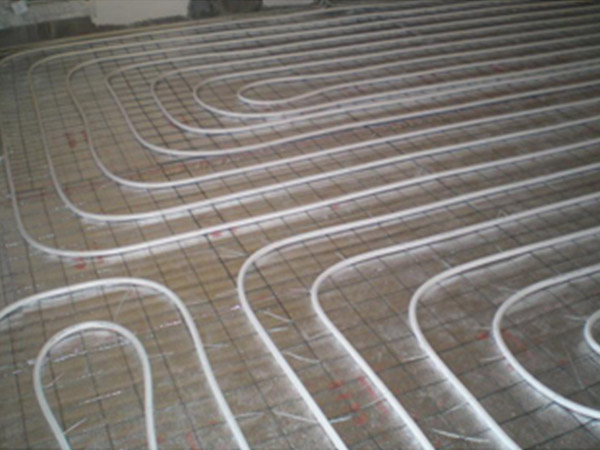 地熱網片主要用于建筑業地板采暖的專用網片。地熱網片架低溫熱水地板輻射采暖，作為新興的采暖方式在國內大部分地區已被廣泛采用和推廣。地熱瓦工篇是由冷拔絲或鍍鋅絲自動碰焊而成具有焊接點牢固，網孔均勻、網面平整，強度高、韌性強、日產量大等優點。